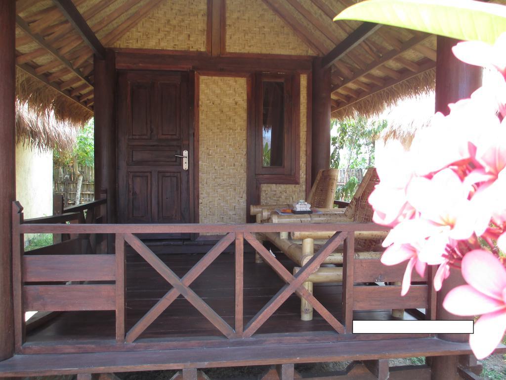 Selong Belanak Bungalows エクステリア 写真